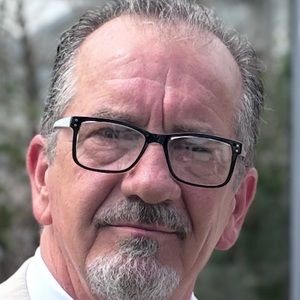 Meet your Posher, Troy